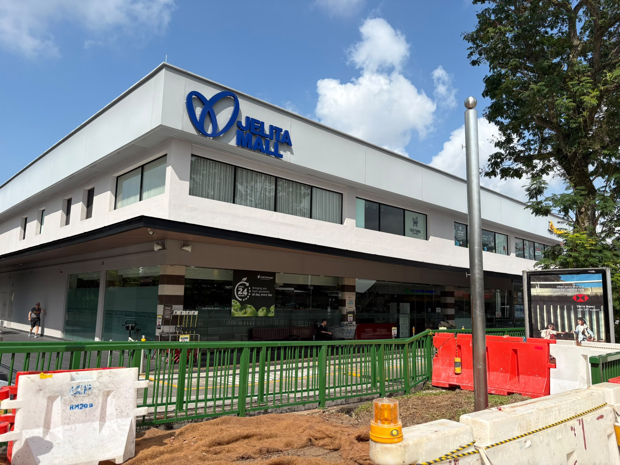 Jelita Mall exterior
